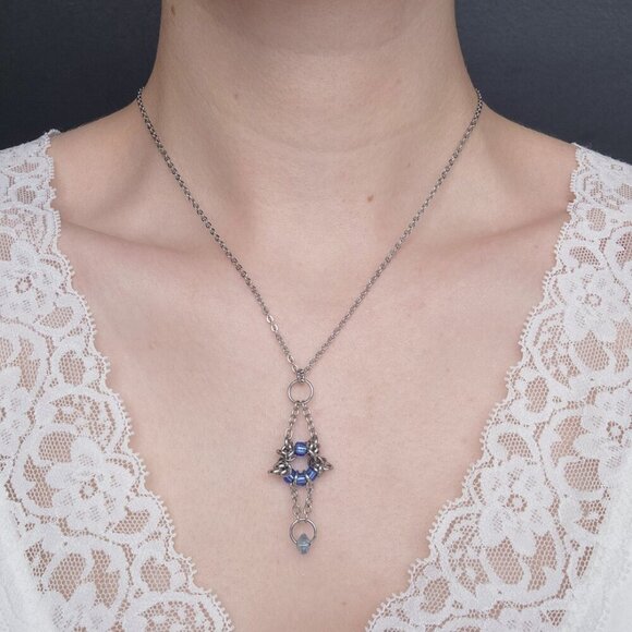 Fairy blue crystal medieval chainmaille necklace ✦ Whimsical elf style ✦ - Picture 3 of 6